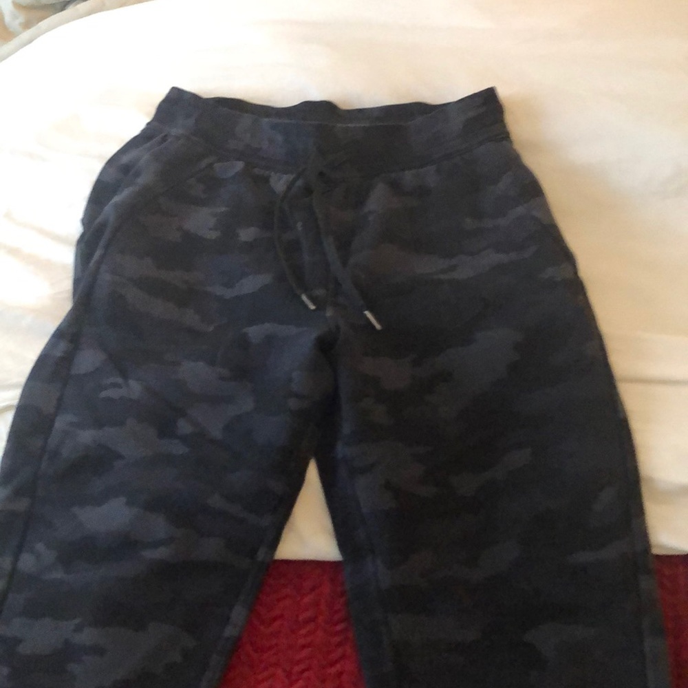 Lululemon scuba joggers sz 10